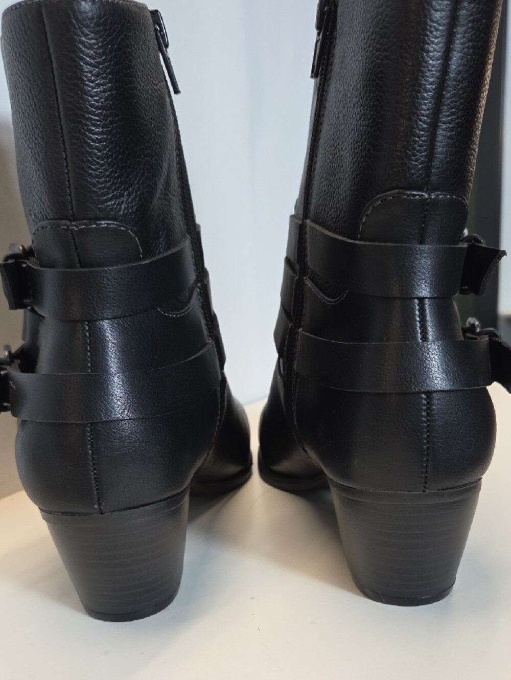Naturalizer Black Leather Ankle Booties with Buckle Straps Size 8.5W - Picture 4 of 6